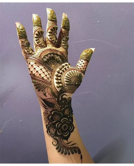 Heavy Motif With Outline Featuring Simple Full Hand Mehndi Design Heavy Motif With Outline Featuring Simple Full Hand Mehndi Design